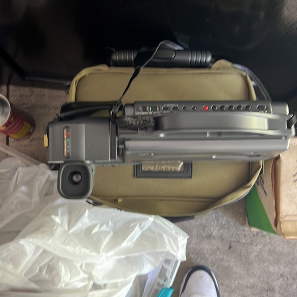 📹📼 Vintage Sharp Slim Cam Camcorder that still works as if this was ‘96 again. - Picture 6 of 15